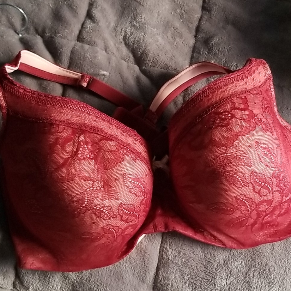 Red bra - Picture 1 of 1